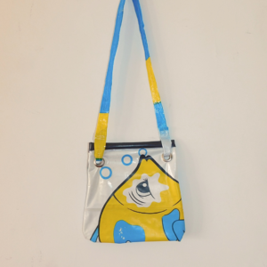 cartera inflable pileta pinchado pvc reutilizado con dibujo de pecesito