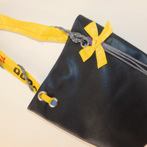 cartera descartes marroquinería negro y pvc reutilizado