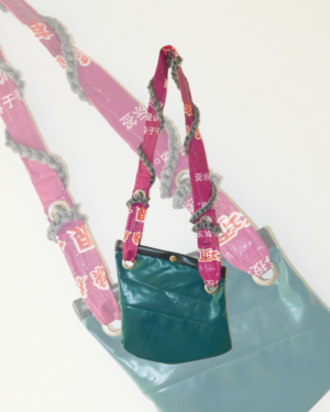 cartera reciclada pvc reutilizado slowfashion handmade