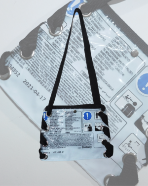 cartera reciclada pvc reutilizado slowfashion handmade