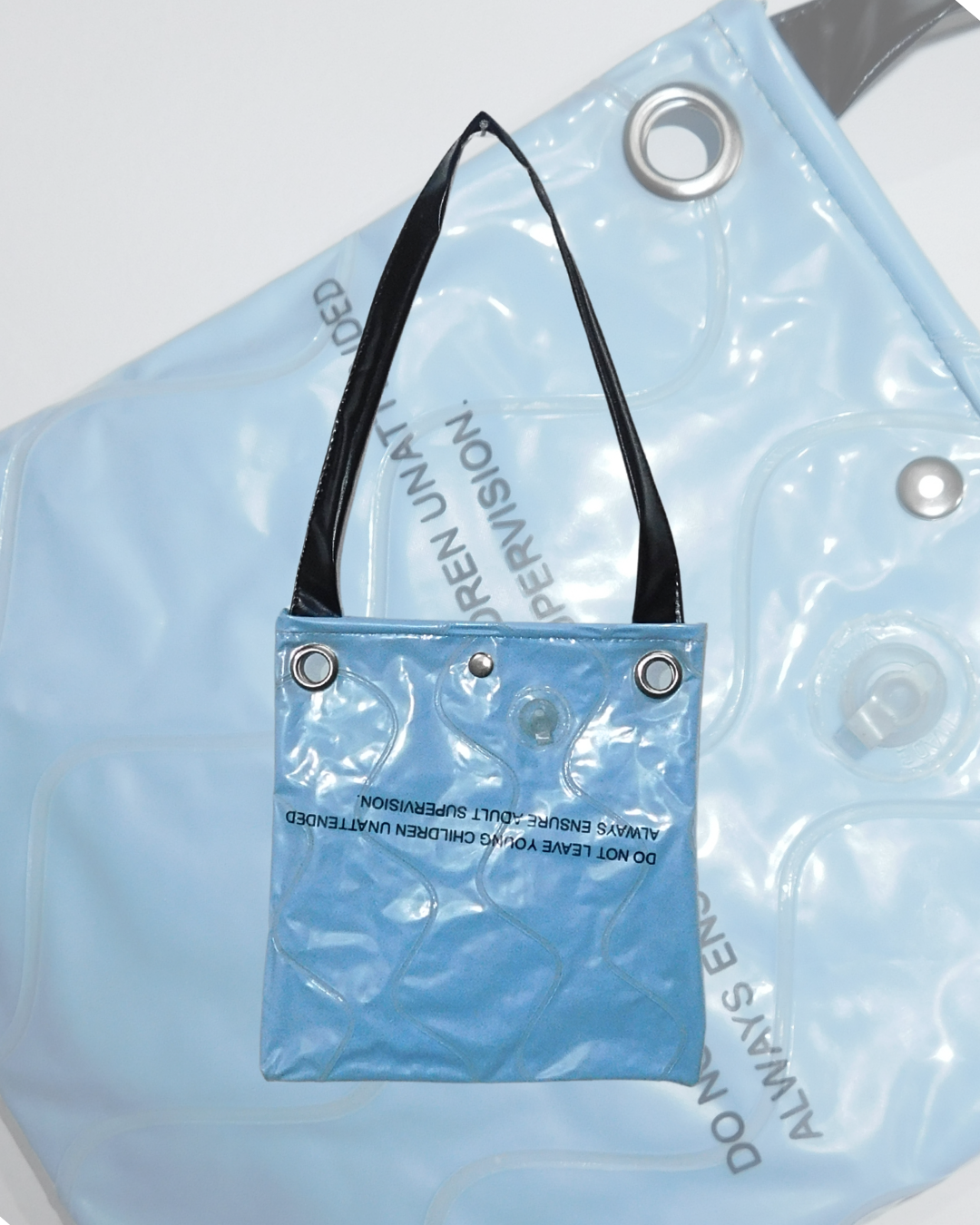cartera reciclada pvc reutilizado slowfashion handmade