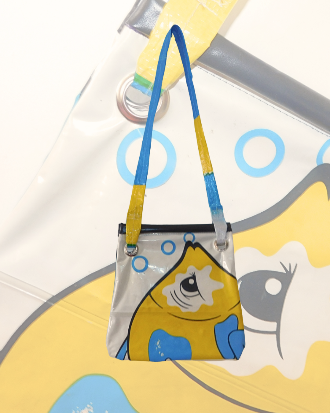cartera reciclada pvc reutilizado slowfashion handmade