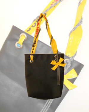 cartera descartes marroquinería negro y pvc reutilizado