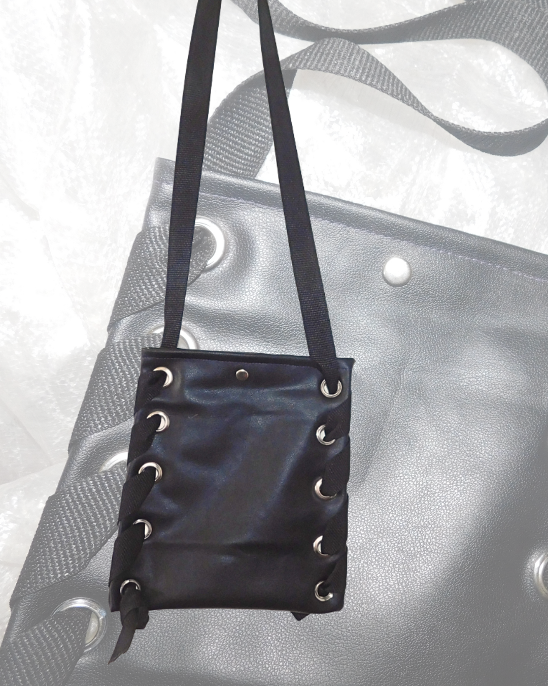 cartera reciclada pvc reutilizado slowfashion handmade