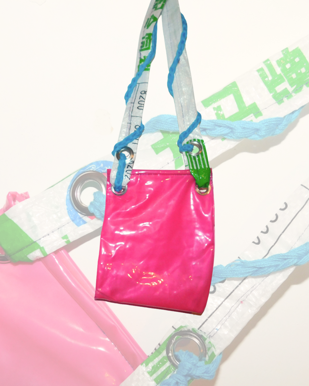 cartera reciclada pvc reutilizado slowfashion handmade