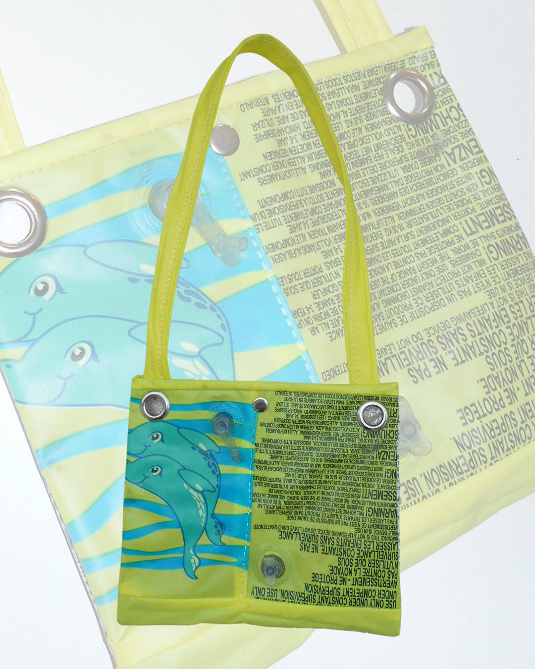bolso artesanal reciclado de delfines sonrientes